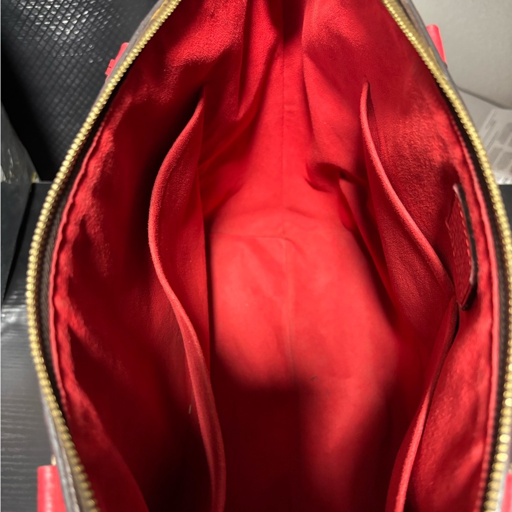 Louis Vuitton - Picture 7 of 8